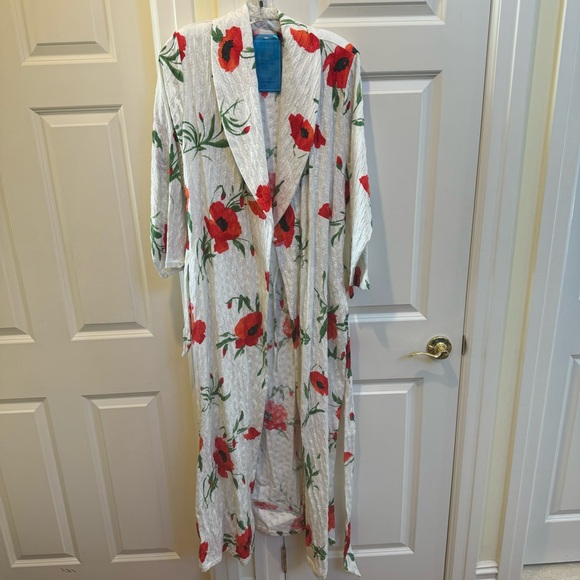 Hanro White Cotton Robe With Red Flowers - Picture 3 of 6